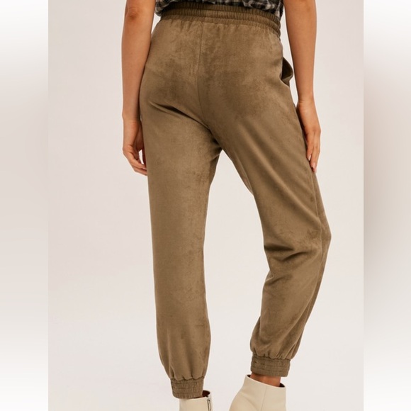 331. Soft Faux Suede Jogger Pant W/Pockets Olive Green NEW Item NWT S,M,L - Picture 3 of 4